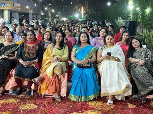 Maalyaarth-Nari-Vimarsh